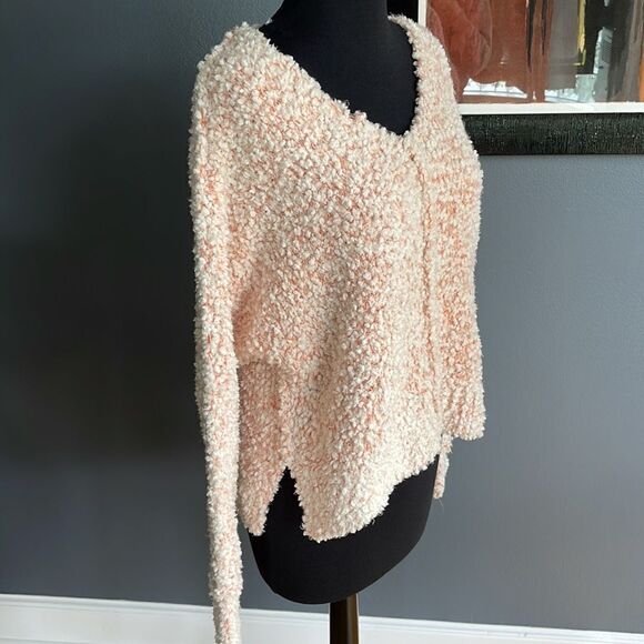 Hippie Rose white over orange teddy bear popcorn nubby V neck stretchy sweater. - Picture 3 of 5